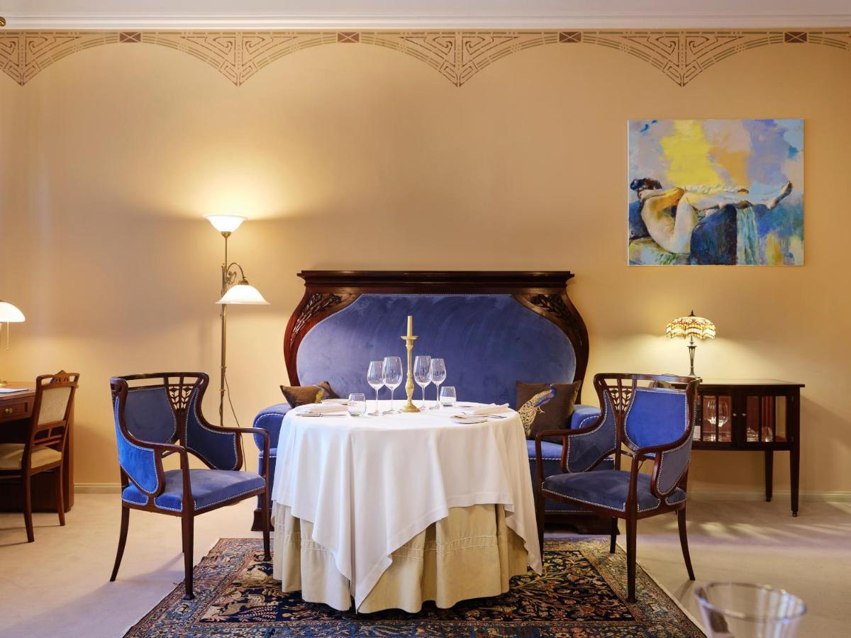 Villa Ammende Restaurant And Hotel 페르누 외부 사진 Interior of the hotel