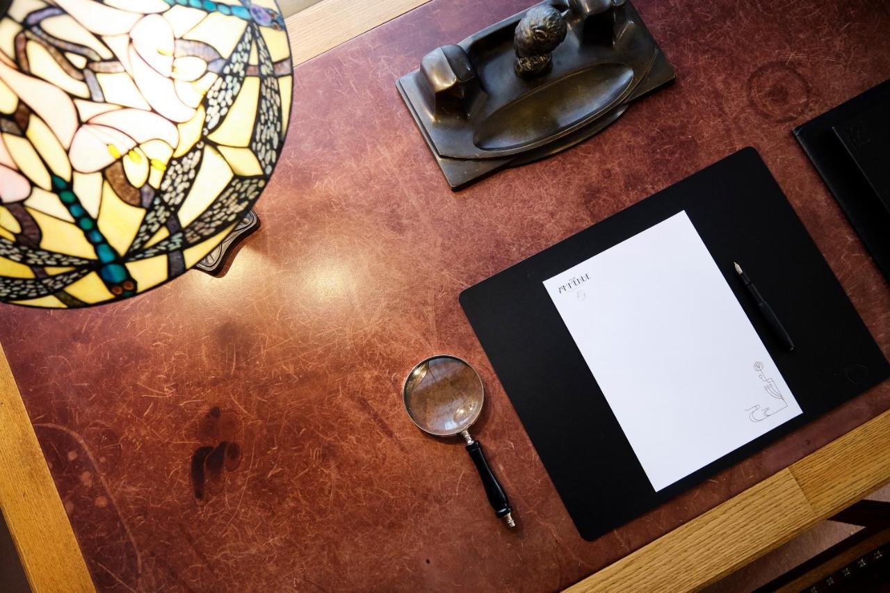 Villa Ammende Restaurant And Hotel 페르누 외부 사진 A desk pad