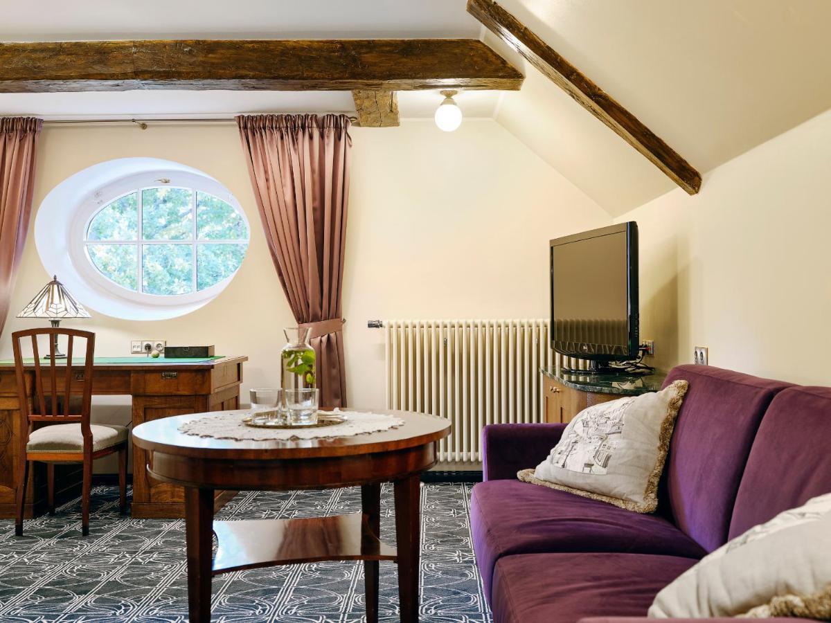 Villa Ammende Restaurant And Hotel 페르누 외부 사진 A room at the hotel