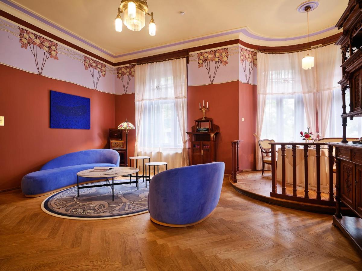 Villa Ammende Restaurant And Hotel 페르누 외부 사진 Interior of the house