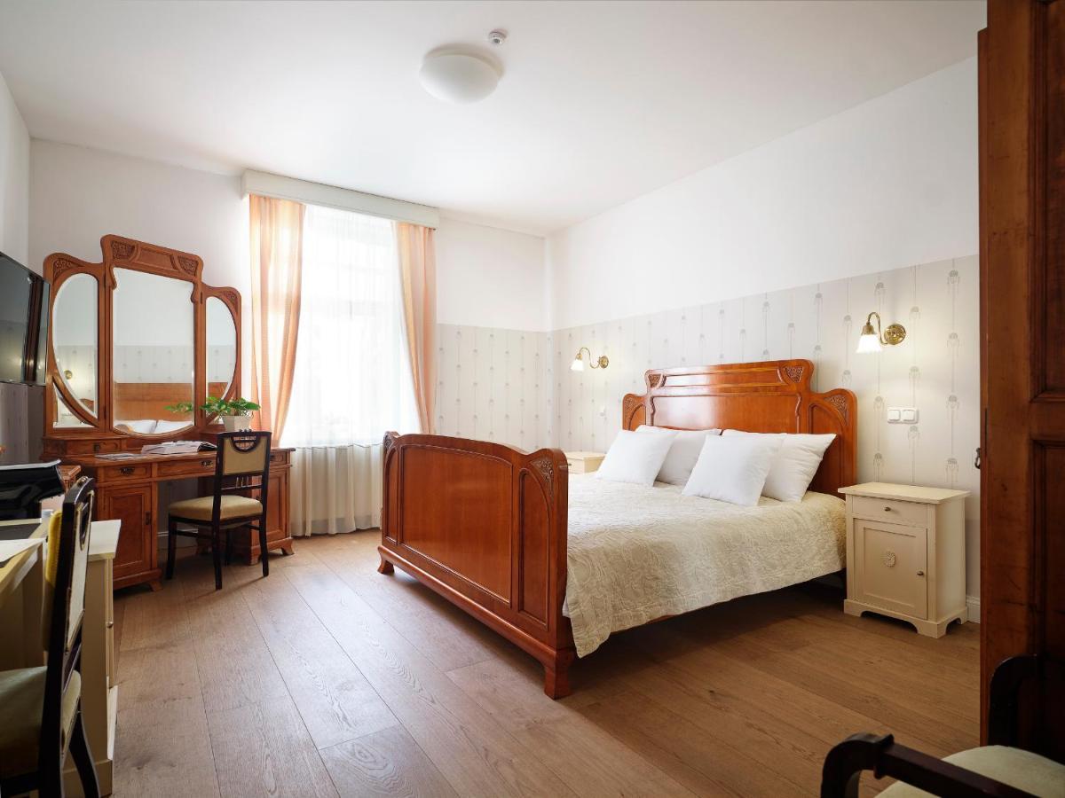 Villa Ammende Restaurant And Hotel 페르누 외부 사진 A room at the hotel