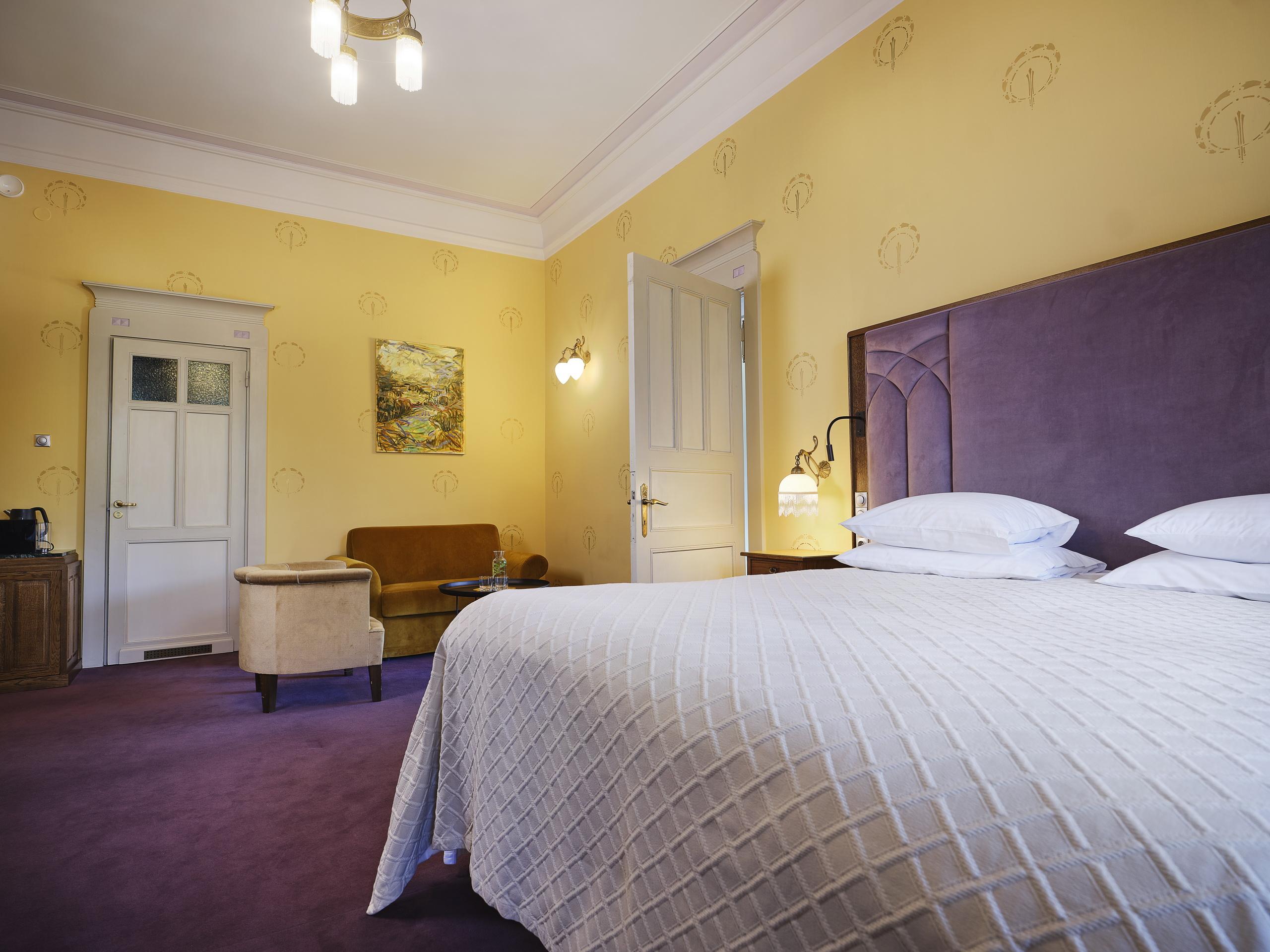 Villa Ammende Restaurant And Hotel 페르누 외부 사진 A room at the hotel