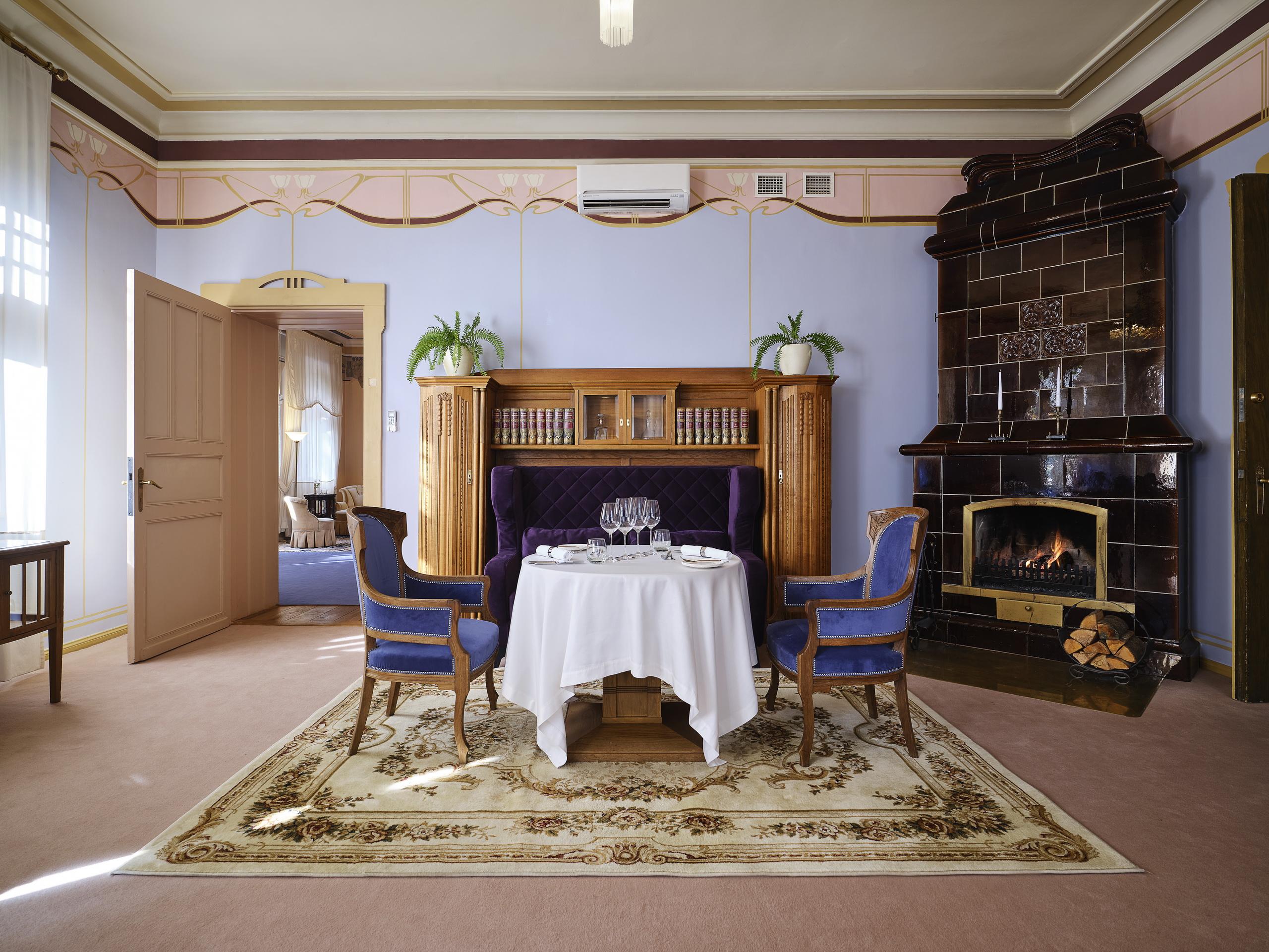 Villa Ammende Restaurant And Hotel 페르누 외부 사진 Interior of the house