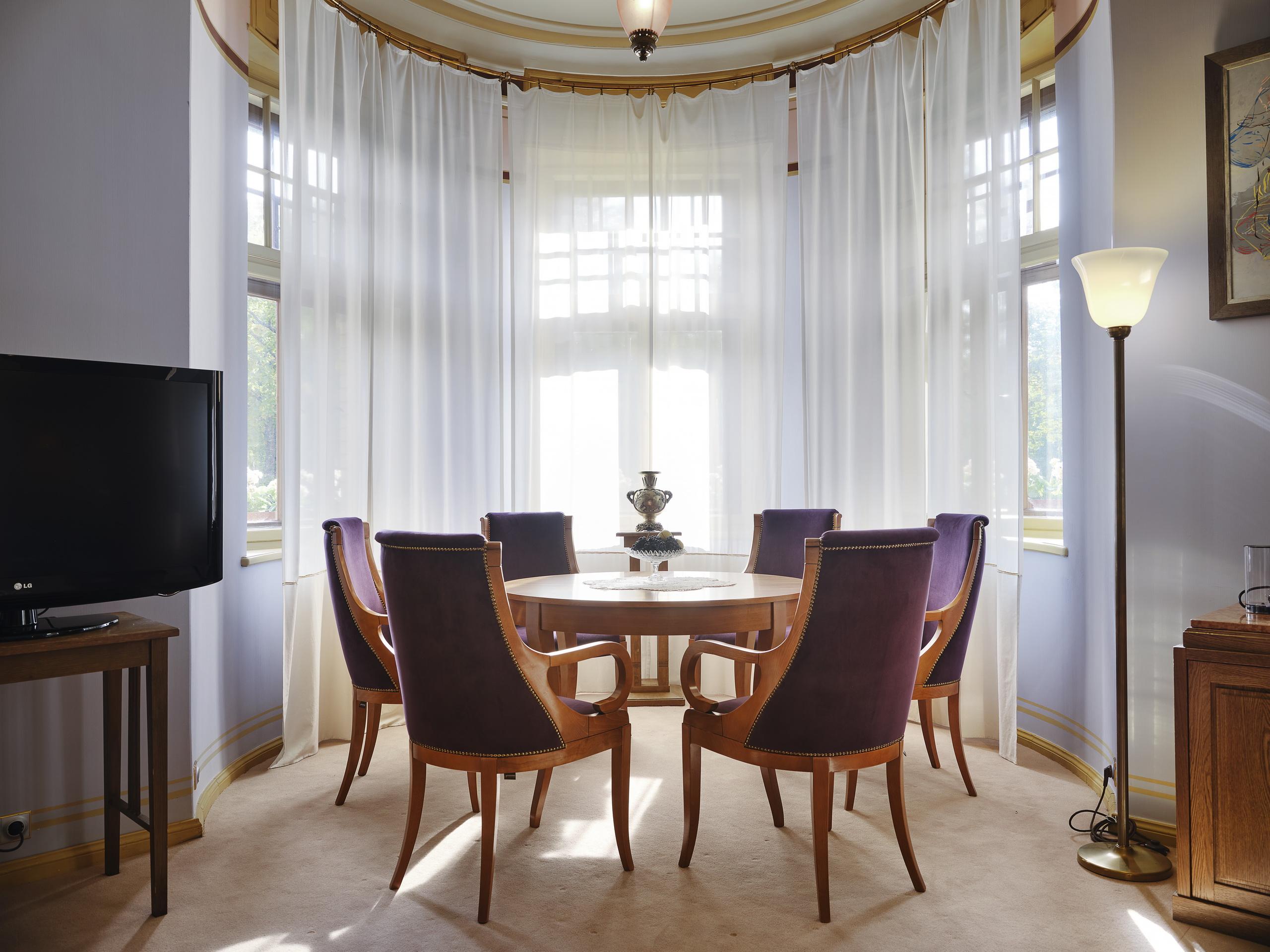 Villa Ammende Restaurant And Hotel 페르누 외부 사진 The dining room