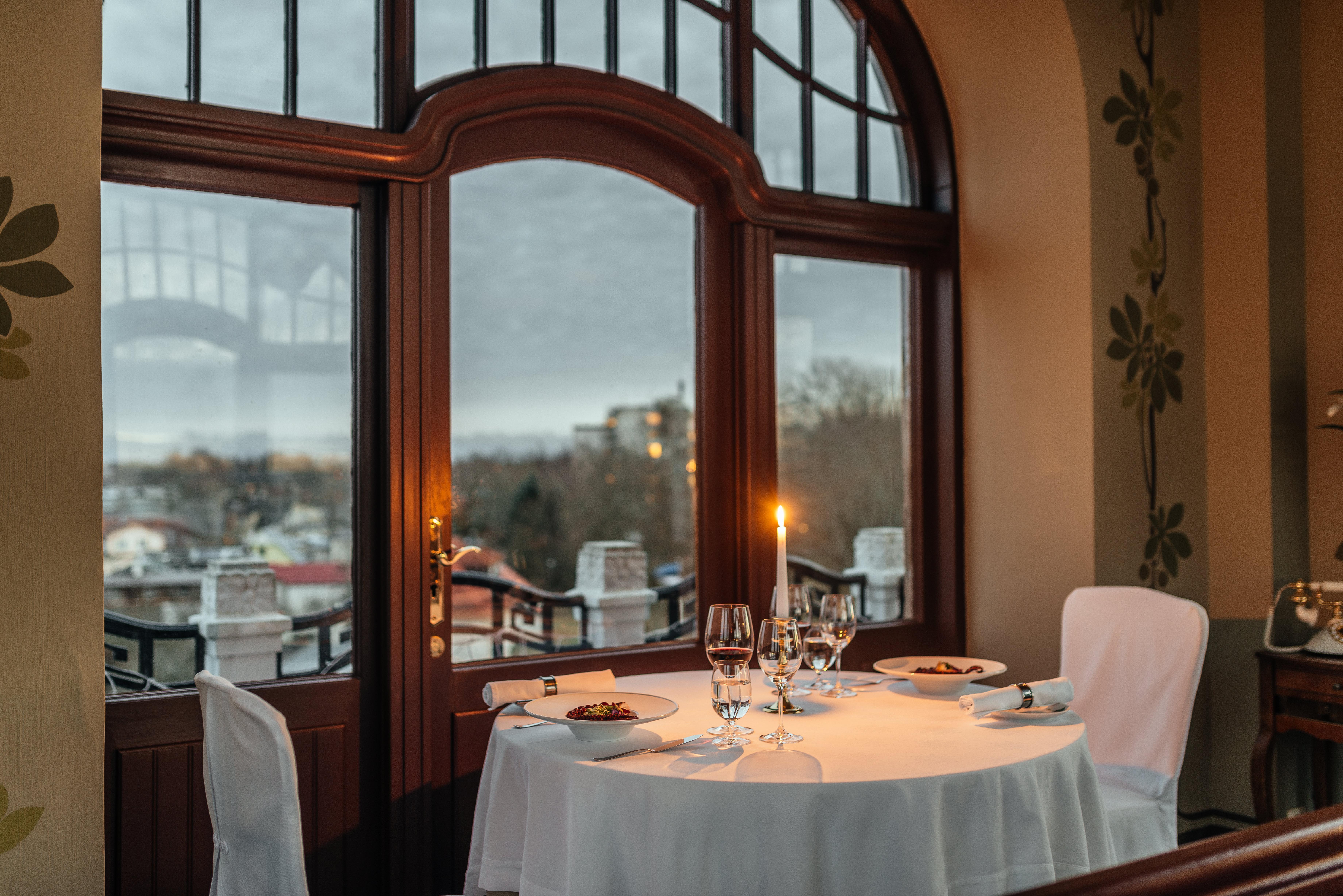 Villa Ammende Restaurant And Hotel 페르누 외부 사진 Restaurant