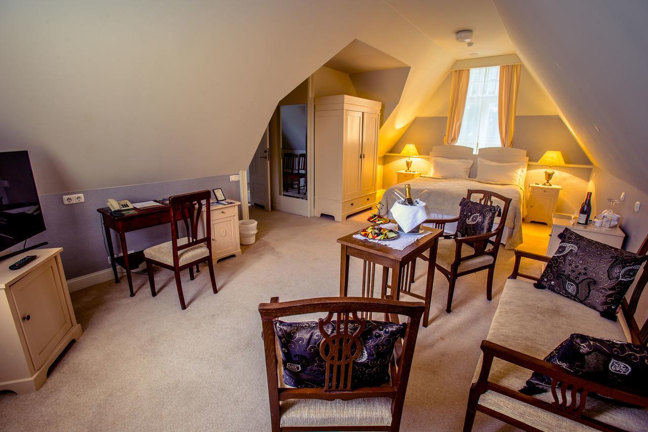 Villa Ammende Restaurant And Hotel 페르누 외부 사진 A room at the hotel