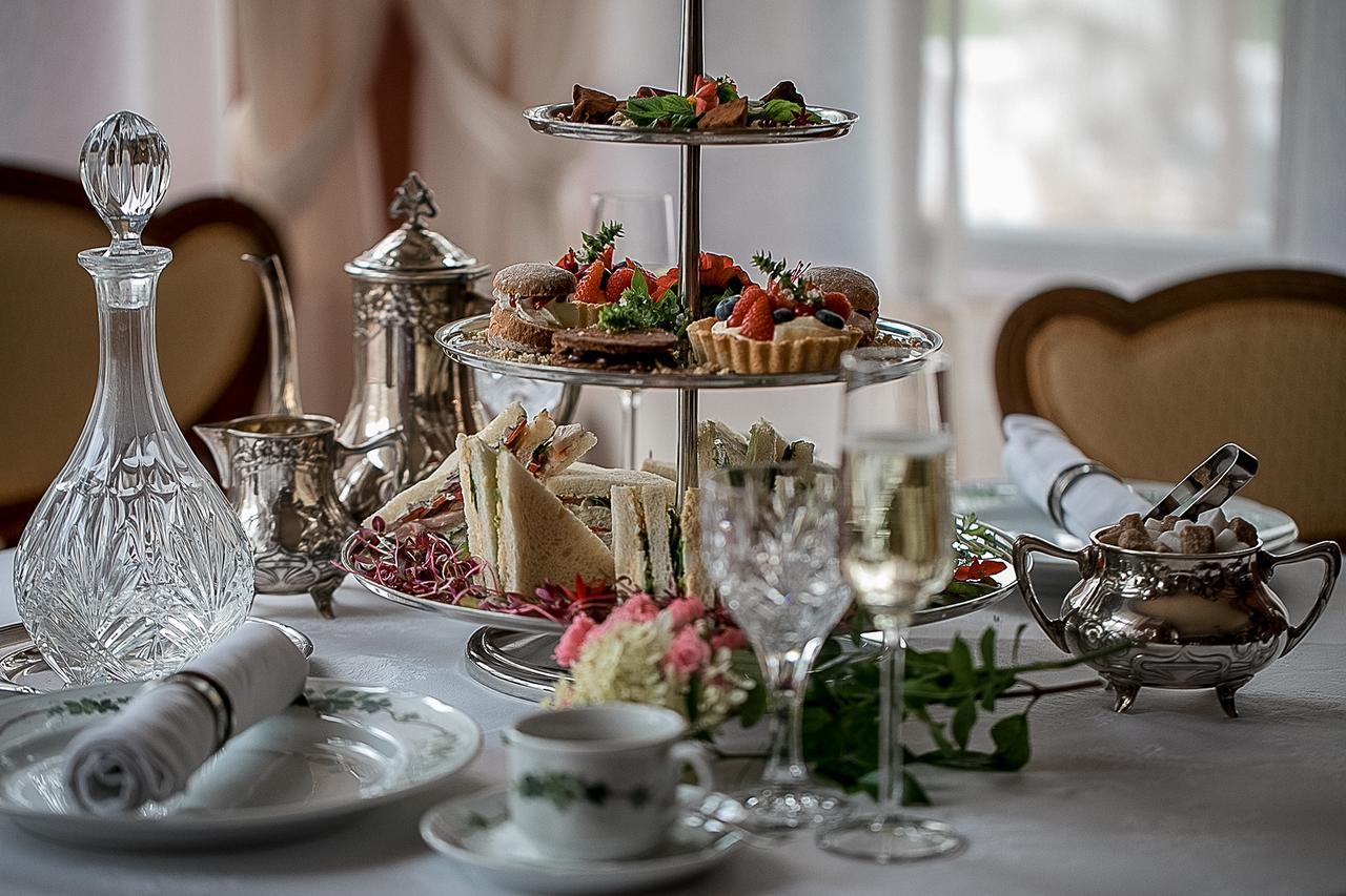 Villa Ammende Restaurant And Hotel 페르누 외부 사진 Afternoon tea at the Imperial Hotel, Vienna