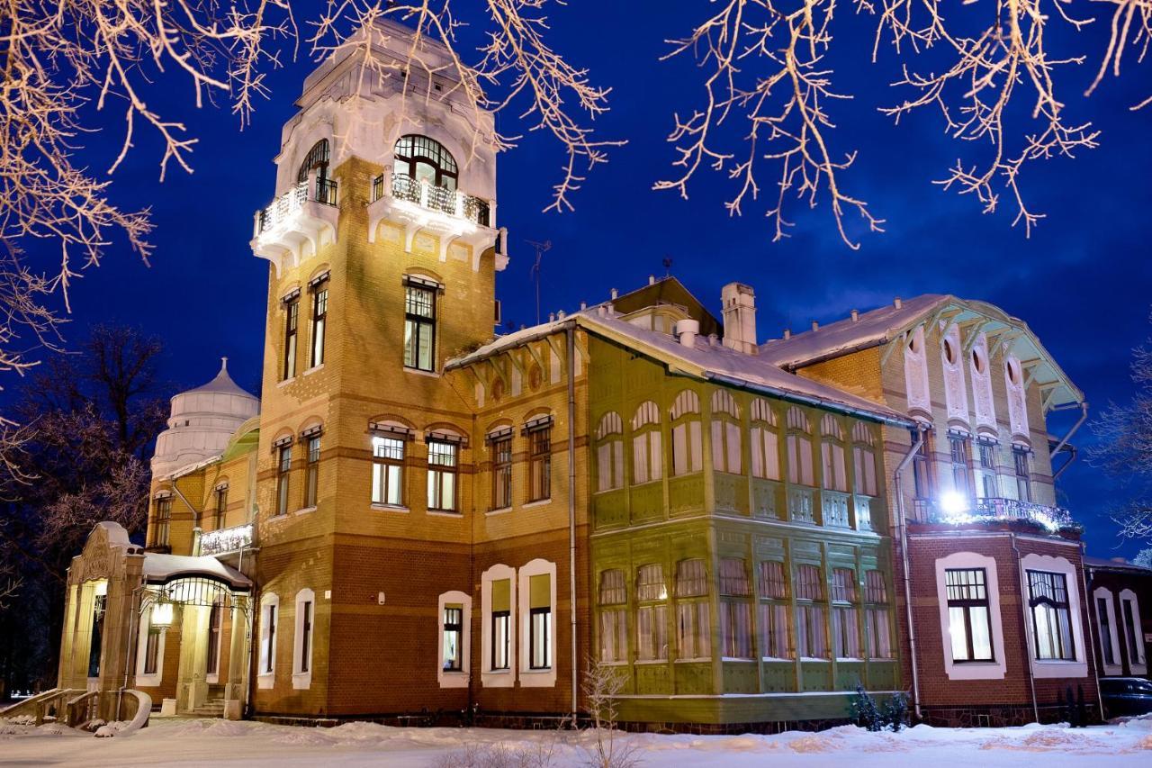 Villa Ammende Restaurant And Hotel 페르누 외부 사진 The former railway station